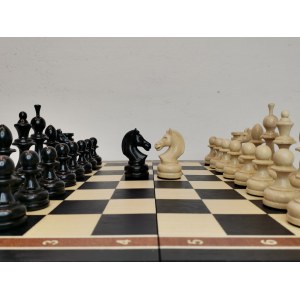Шахматы Ход Короля венге 45 с фигурами из клёна
