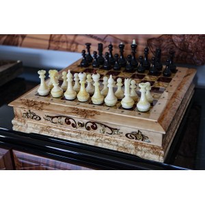 Шахматный ларец из карельской березы "Янтарь"
