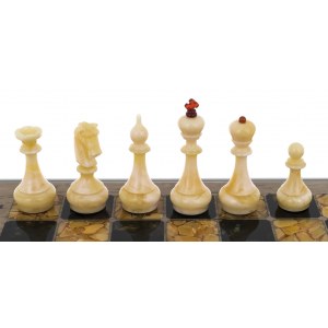 Шахматный ларец из тонированной карельской березы и янтаря