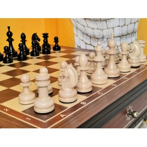 Шахматный стол "Ход короля" орех