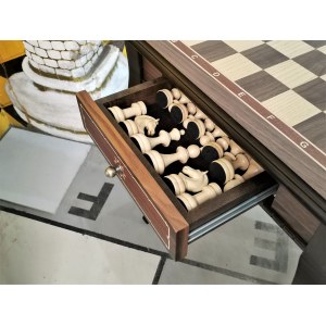 Шахматный стол "Ход короля" орех