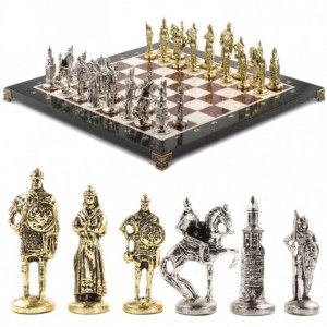 Каменные шахматы с металлическими фигурами 