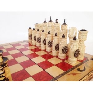 Шахматы деревянные художественные в резной доске