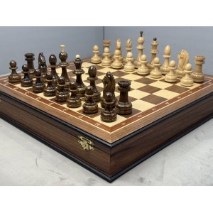 Шахматы подарочные в ларце с фигурами из клена