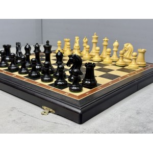 Шахматы подарочные с фигурами из самшита и палисандра