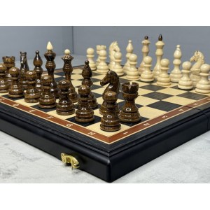 Шахматы подарочные с фигурами из клена премиум