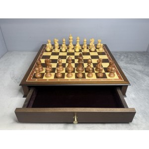 Шахматы подарочные в ларце с фигурами из самшита